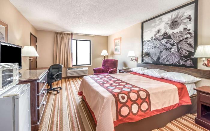Super 8 By Wyndham Salina I-70