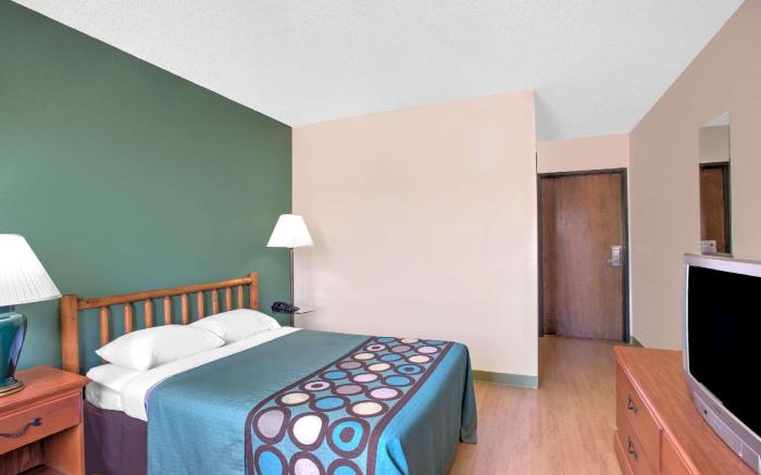 Super 8 By Wyndham Ticonderoga