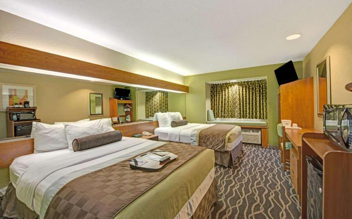 Super 8 by Wyndham San Antonio Downtown NE