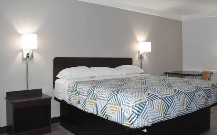 Motel 6 Hazelwood, MO