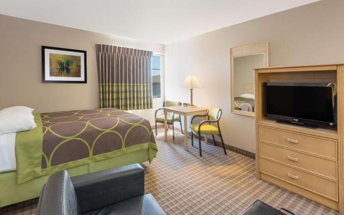 Super 8 By Wyndham Carroll/East