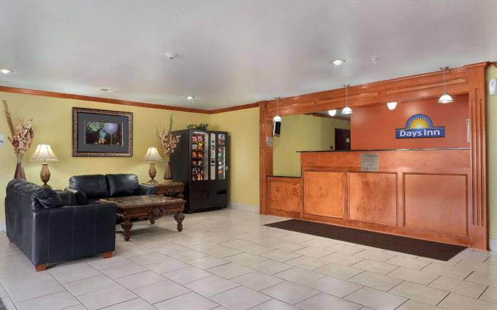 Days Inn by Wyndham Lumberton