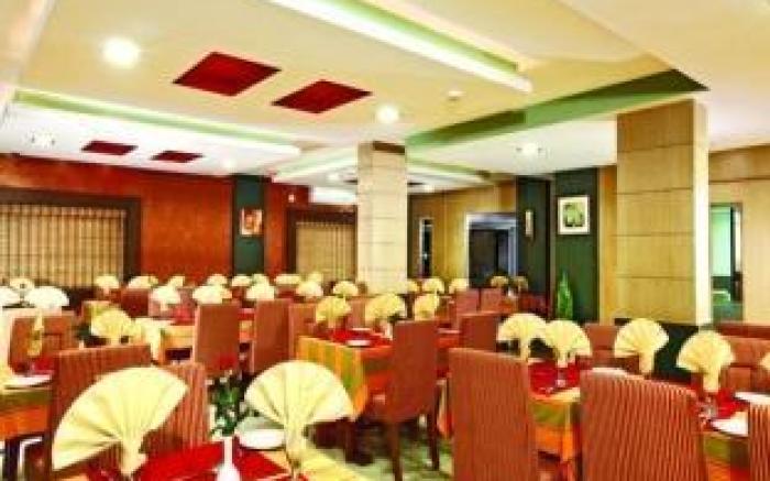 Royal Riviera Hotel & Resort