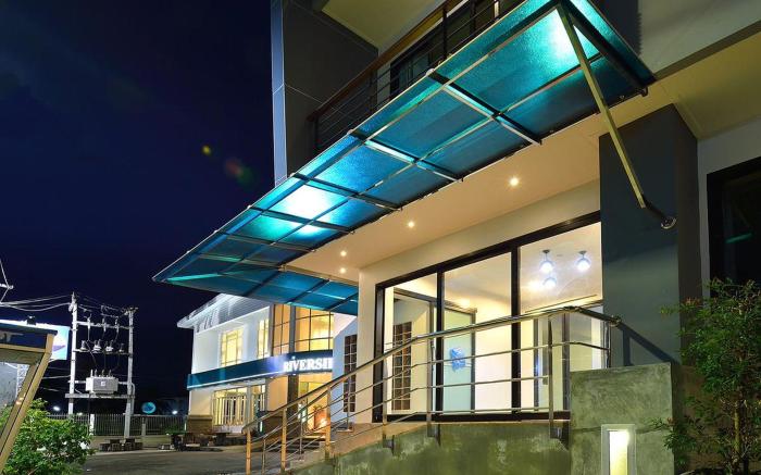 Riverside Hotel