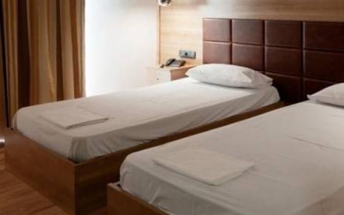 Metropolis Hotel