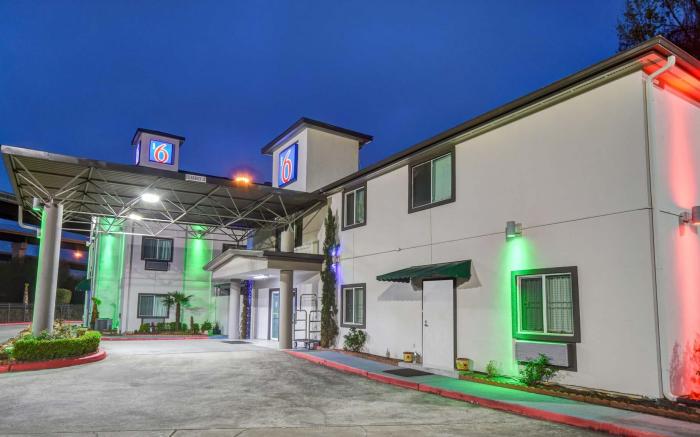 Motel 6 Humble, TX - Houston International Airport