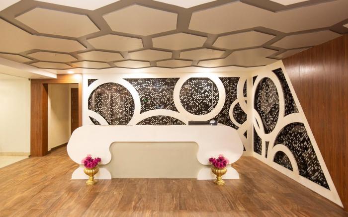 Lee Benz - Ark Hotel