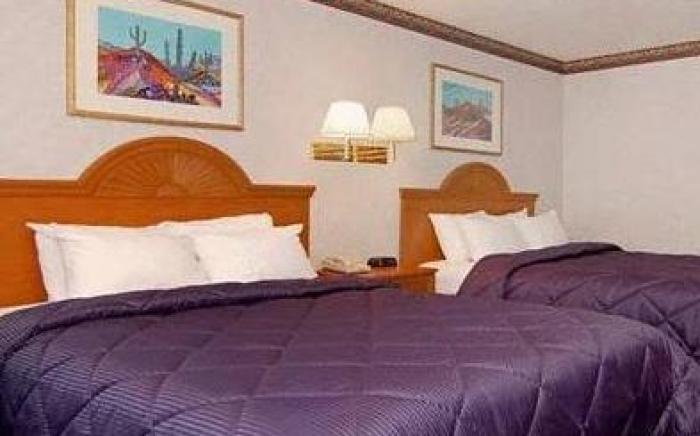 Econo Lodge West - Coors Blvd