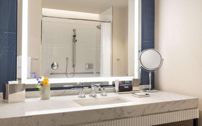 106 Jefferson Huntsville, Curio Collection by Hilton