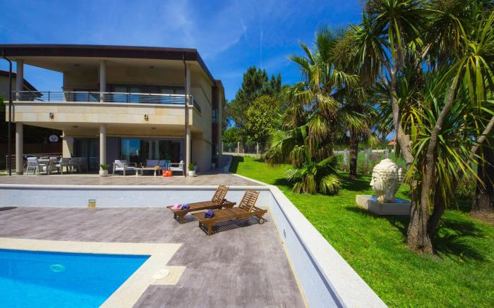 Villa in Sanxenxo with Sea View  Pool