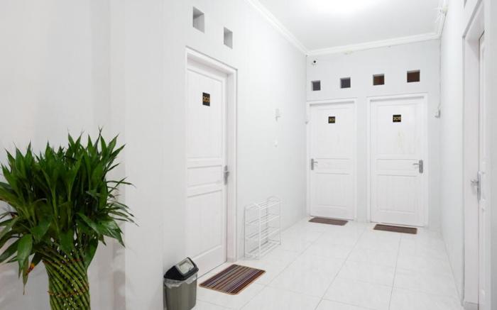 RedDoorz near Jalan Adi Sucipto Solo