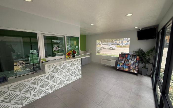 Hi-Way Host Motel