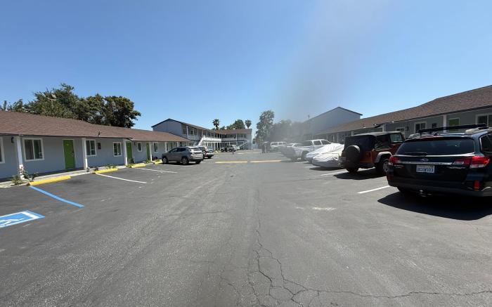 Hi-Way Host Motel