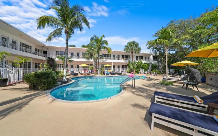 Tradewinds Apartment and Hotel