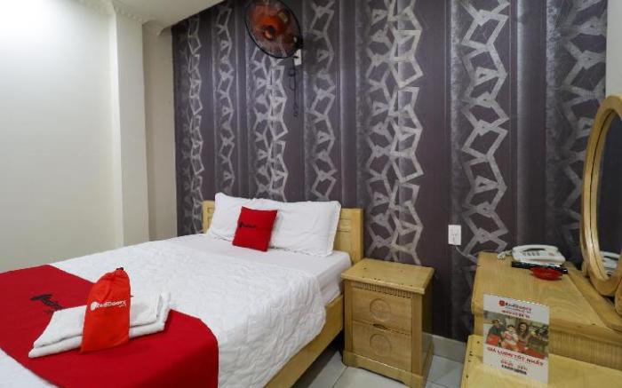 RedDoorz Minh Thu Hotel Cong Lo
