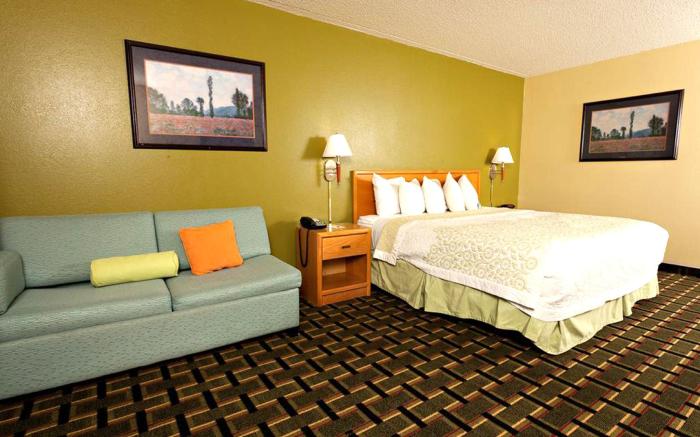 Days Inn by Wyndham Park City Kansas