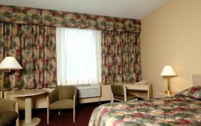 Adam's Airport Inn