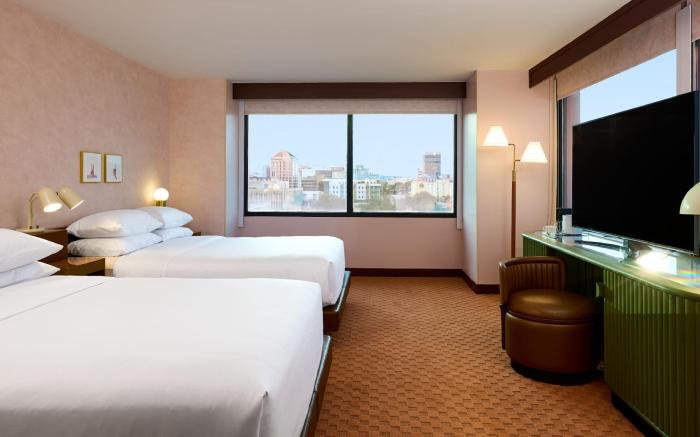 Downright Austin, A Renaissance Hotel