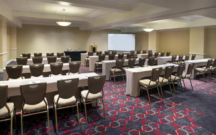 Four Points by Sheraton Melville Long Island