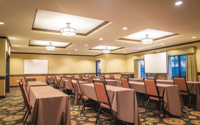 La Quinta Inn & Suites by Wyndham Las Vegas Airport South