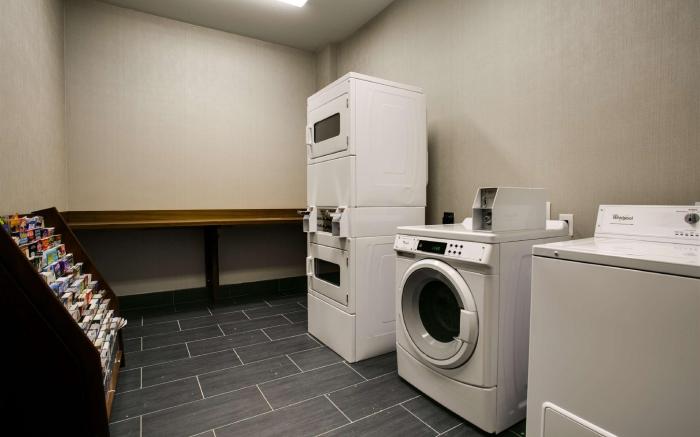 Hampton Inn & Suites Dallas/Ft. Worth Airport South