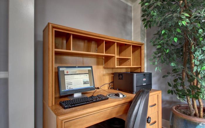 Centerstone Inn & Suites
