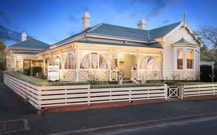 Kurrajong House Bed & Breakfast