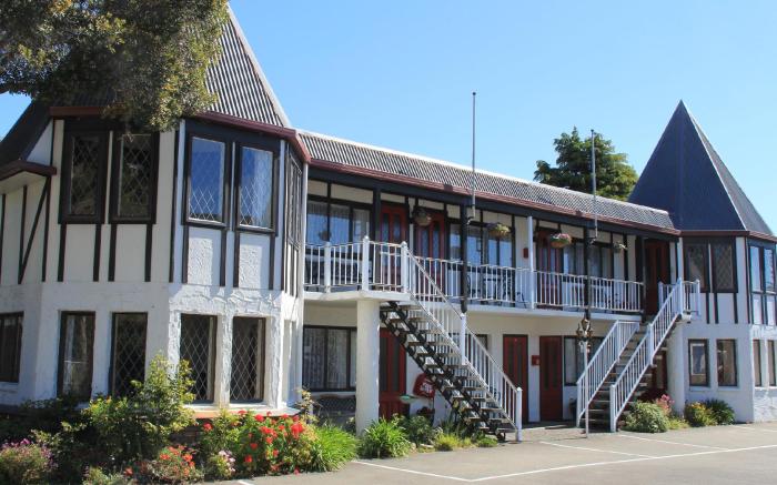 Castles Motel
