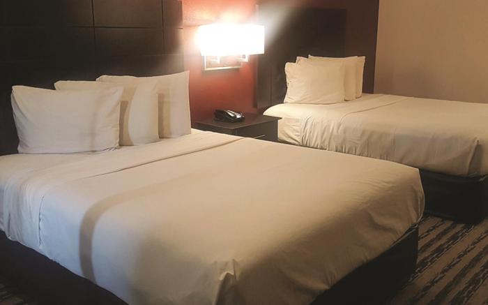 Red Roof Inn & Suites Houston - Humble/IAH Airport