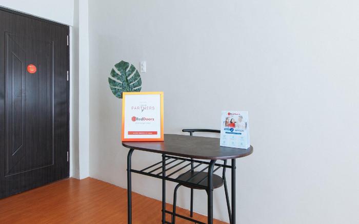 RedDoorz @ CAA Road Las Pinas 