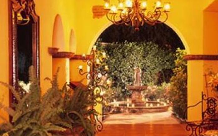 El Encanto Inn & Suites