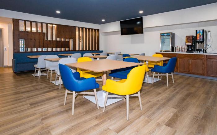 Comfort Inn & Suites River City Decatur