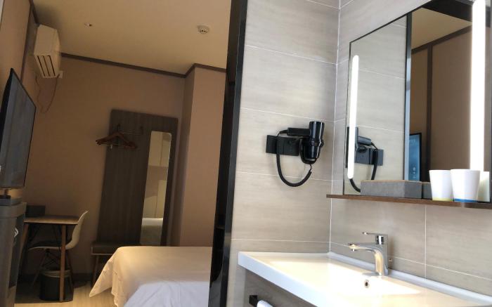 Hanting Hotel Qian'an Yanshan Da Road