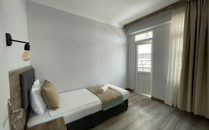 Seven City Hotel