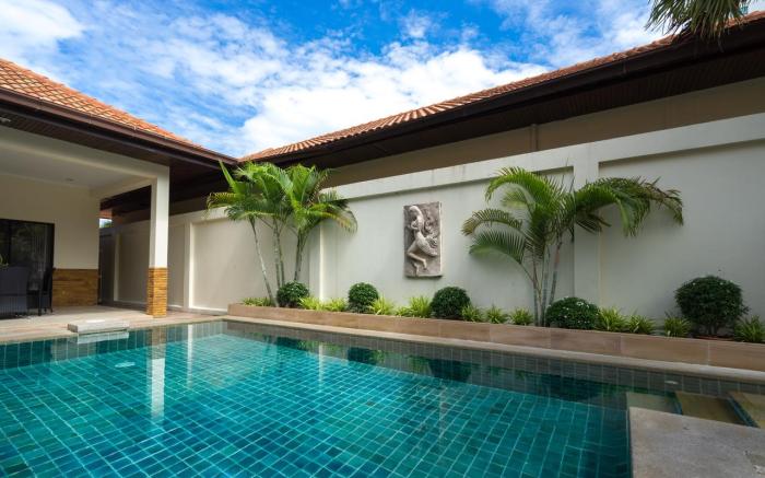majestic Residence pool villa by korawan