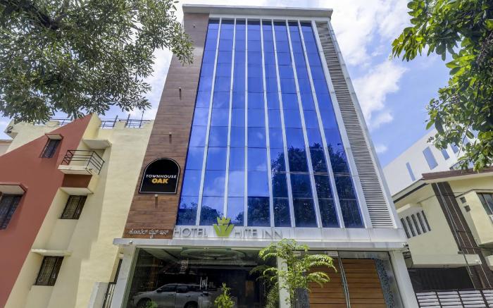 Townhouse OAK SRK White Inn Near Ragigudda Sri Prasanna Anjaneyaswamy Temple