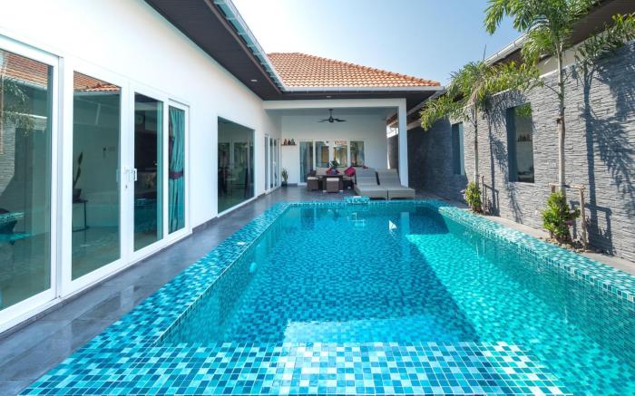 majestic Residence pool villa by korawan