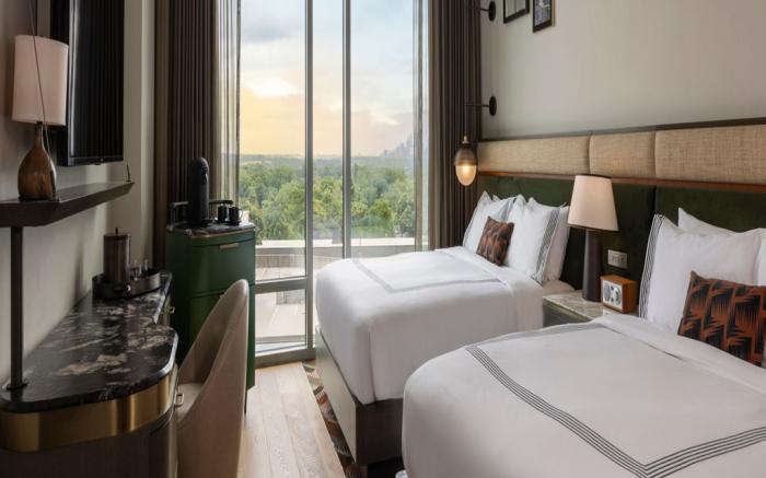 The Tess, Autograph Collection