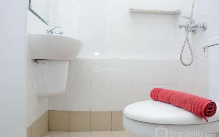 Cozy Stay 2BR Bassura City near Mall By Travelio