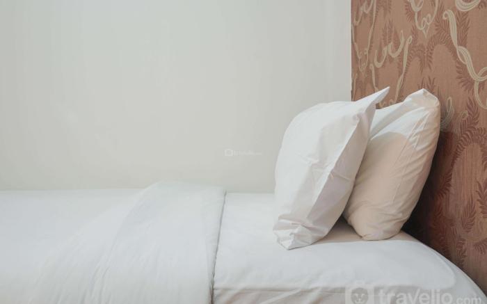 Cozy Stay at 2BR Green Pramuka City By Travelio