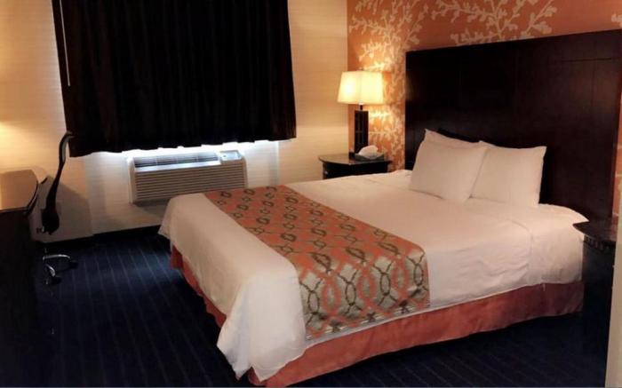 Elmhurst Hotel