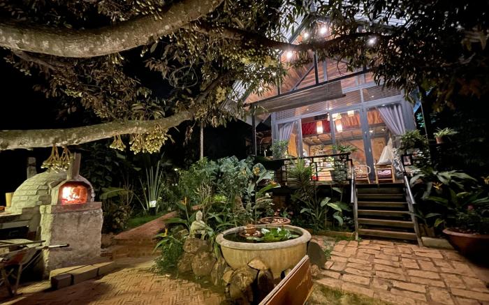 Queeny’s Farmstay Wooden House