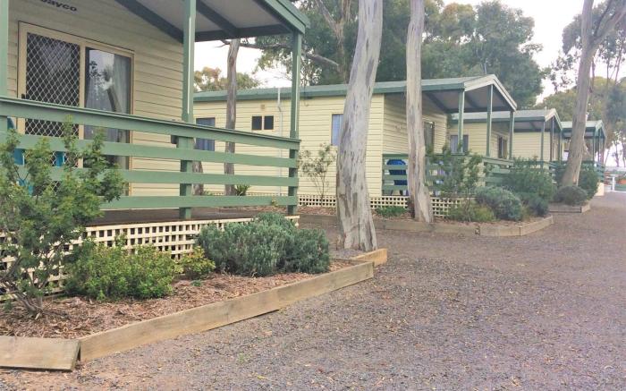 G'Day Parks Ararat - formerly Pyrenees Caravan Park                                         