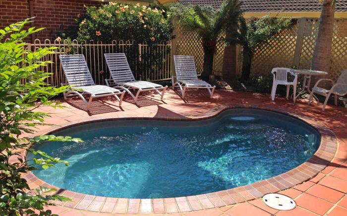 Dolphin Shores Hotel