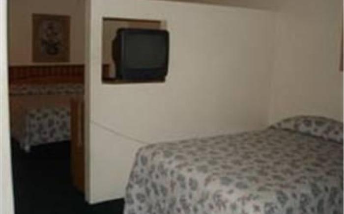 Colonade Motel Suites