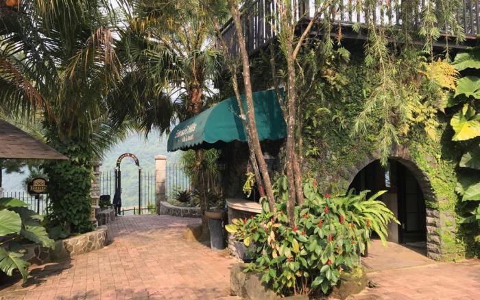 EdensoR Hills Villa, Resort & Café Sharia