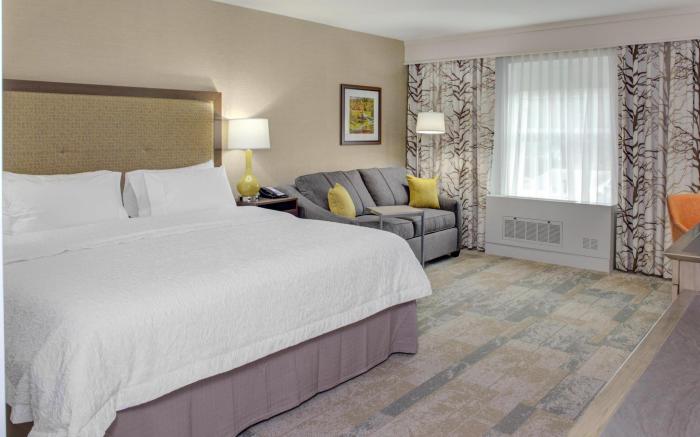 Hampton Inn and Suites Manchester