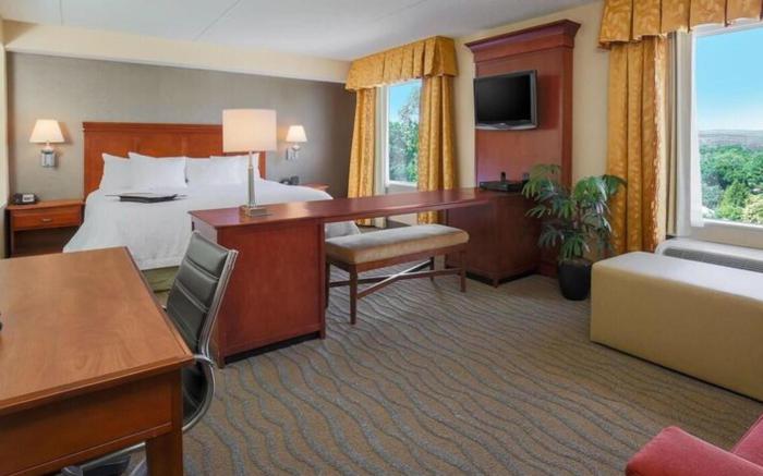Hampton Inn and Suites Poughkeepsie