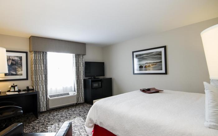 Hampton Inn and Suites Dupont