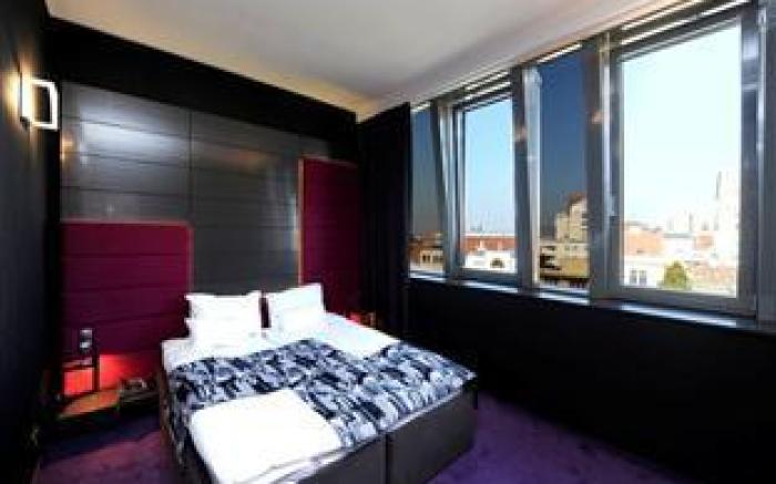 Plaza V Hotel